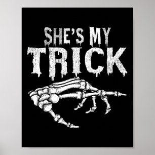 Sie ist mein Trick Skeleton Couple Matching Hallow Poster