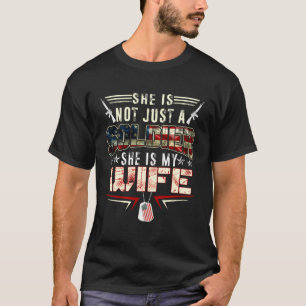 Sie ist nicht nur Soldat, sie ist meine Ehefrau Sh T-Shirt