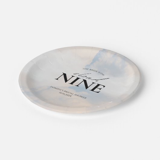 Sie ist On Cloud 9 Brautparty Dreamy Pastel Sky Pappteller (Schrägansicht)