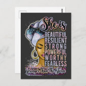 Sie ist schöne widerstandsfähige schwarze Frau Mel Postkarte (Vorne/Hinten)