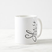 Sie ist stark verzweifelt tapfer voller Feuer Kaffeetasse (VorderseiteRechts)