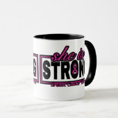 Sie ist STRONG.. Brustkrebs Tasse (VorderseiteRechts)