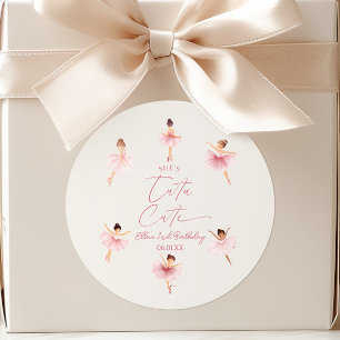 Sie ist Tutu Niedlich Pink Ballerina 2. Geburtstag Runder Aufkleber
