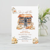 Sie ist vom Market Fall Pumpkin Brautparty Einladung (Stehend Vorderseite)