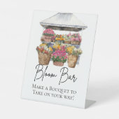 Sie ist vom Markt floral Elegant Script Bloom Bar Sockelschild (Vorderseite)