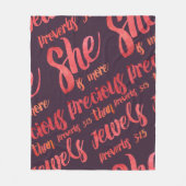 Sie ist wertvoller als Juwels Sprichwörter 3:15 Fleecedecke (Vorderseite)