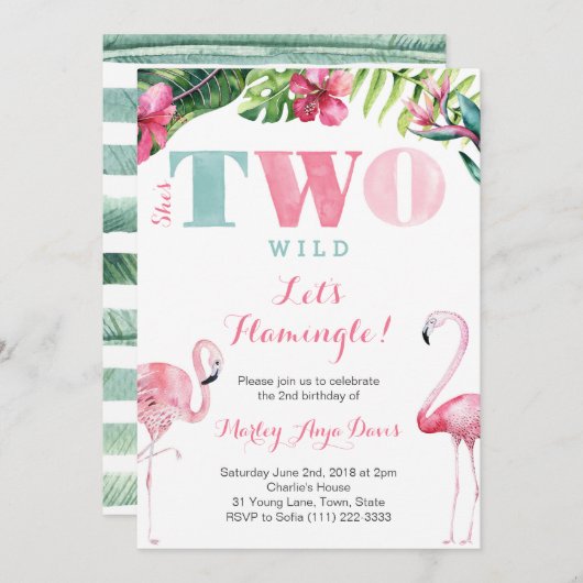 Sie ist zwei wilde Flamingo Party Cards Einladung (Vorne/Hinten)