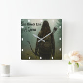 Sie jagt wie eine Königin Quadratische Wanduhr (Zuhause)