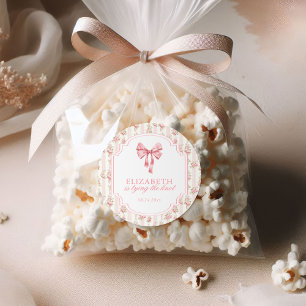 Sie knüpft den Knoten Coquette-Bow-Brautparty Runder Aufkleber