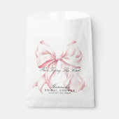 Sie knüpft den Knoten Rosa Schleife Geschenktütchen (Vorderseite)