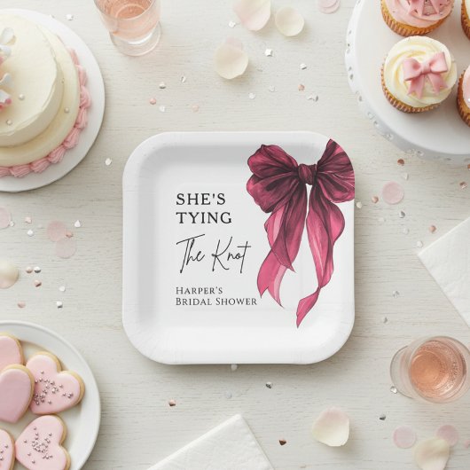 Sie knüpft den Knoten - Roter Bogen Junggesellinne Pappteller