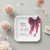 Sie knüpft den Knoten - Roter Bogen Junggesellinne Pappteller