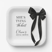 Sie knüpft den Knoten Schwarze Bogen-Party Pappteller (Vorderseite)