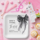 Sie knüpft den Knoten Schwarze Schleife Brautparty Pappteller (Party)