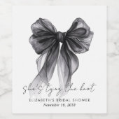 Sie knüpft den Knoten Schwarze Schleife Brautparty Weinetikett (Einzelnes Label)