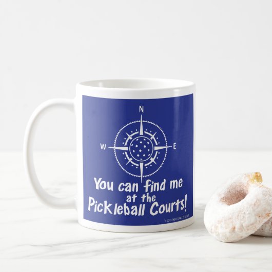 SIE KÖNNEN MICH AN DEN PICKLEBALL GERICHTEN FINDEN KAFFEETASSE (Mit Donut)