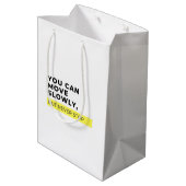 Sie können sich langsam bewegen, aber nie aufhören mittlere geschenktüte (Rückseite Schrägansicht)