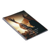 Sie lächelt am Future-Notebook Notizblock (Rechte Seite)