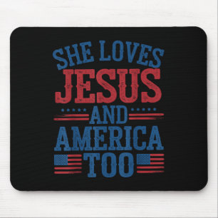 Sie liebt Jesus und Amerika auch USA-Flagge Christ Mousepad