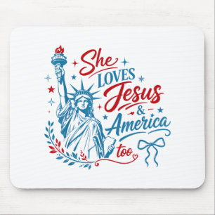 Sie liebt Jesus und Amerika zu sehr 4. Juli Christ Mousepad