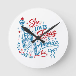 Sie liebt Jesus und Amerika zu sehr 4. Juli Christ Runde Wanduhr