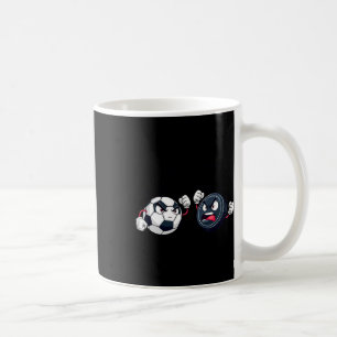Sie liebt mich mehr Fußball Hockey für Frauen Kaffeetasse