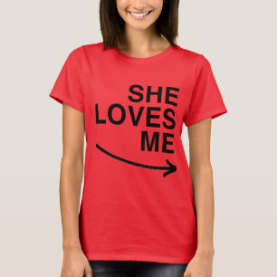 SIE LIEBT MICH (RICHTIG).png T-Shirt