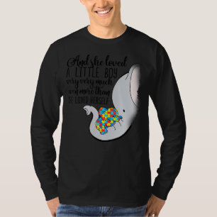 Sie liebte einen kleinen Jungen sehr viel Autismus T-Shirt