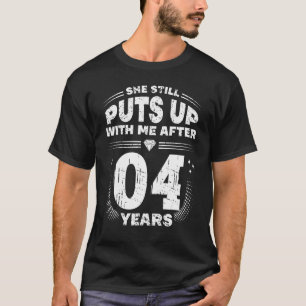 Sie macht mir immer noch die lustige 4. Hochzeit T-Shirt
