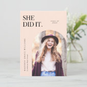 Sie machte die Ankündigung von Arch Abschluss (Stehend Vorderseite)