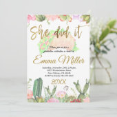 Sie machte eine Graduierungsparty Einladung (Stehend Vorderseite)