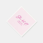 Sie machte eine minimale niedliche rosa Abitur Par Serviette (Ecke)