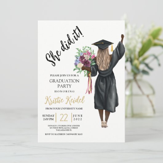 Sie machte es Graduierungsparty Einladung (Stehend Vorderseite)