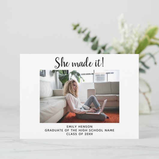 Sie machte es zu einem einfachen Foto-Abschluss Ankündigung (Stehend Vorderseite)