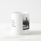 "Sie müssen die Änderung sein, die Sie im wor Kaffeetasse (Mittel)