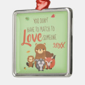 Sie müssen sich nicht mit der Liebe jemandem messe Silbernes Ornament (Links)