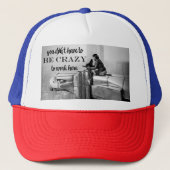 Sie müssen verrückt sein, hier zu arbeiten Margare Truckerkappe (Vorderseite)