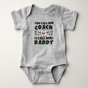 Sie nennen ihn Coach, ich nenne ihn Daddy, Niedlic Baby Strampler