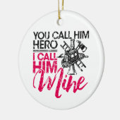 Sie nennen ihn Held, ich nenne ihn meine Feuerwehr Keramik Ornament (Links)