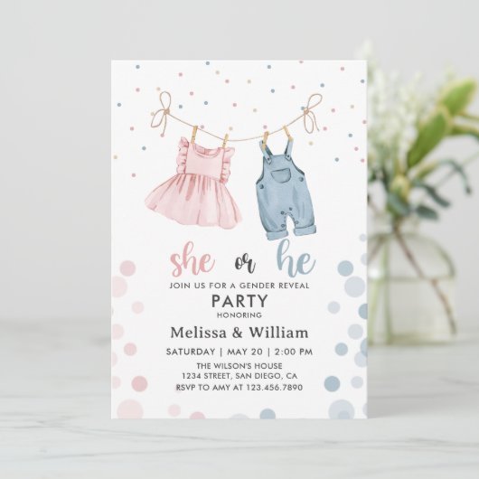 Sie oder er kleidet geschlechtsspezifische Babydus Einladung (Stehend Vorderseite)