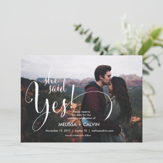 sie sagt ja Save the Date kalligraphische Karte v2 (Stehend Vorderseite)