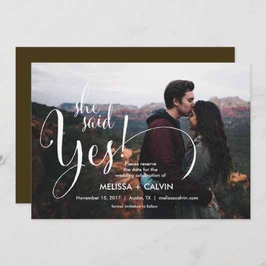 sie sagt ja Save the Date kalligraphische Karte v2 (Vorne/Hinten)