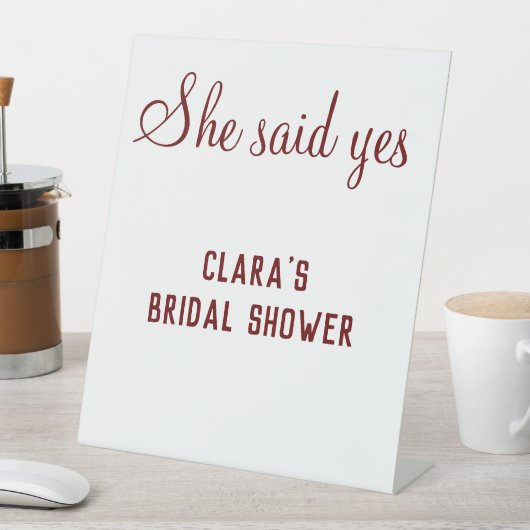 Sie sagte ja Brautparty Party hinzufügen Namenstex Sockelschild (In Situ)