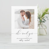 Sie sagte ja, Calligrafy Engagement Partei einlade Einladung (Stehend Vorderseite)