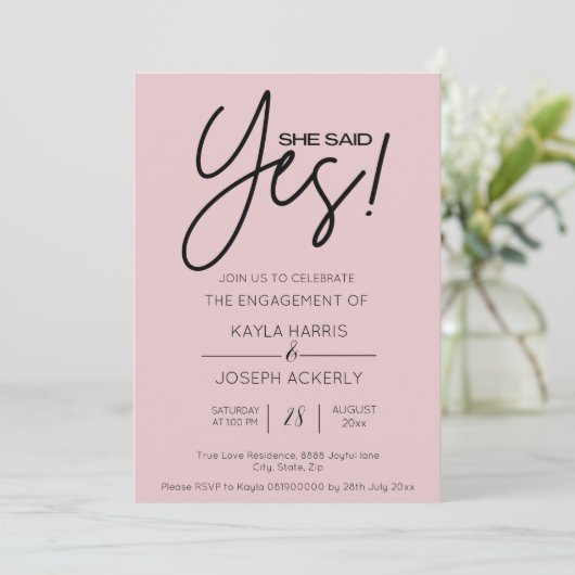 Sie sagte ja Dusty Rose Verlobung Einladung (Stehend Vorderseite)