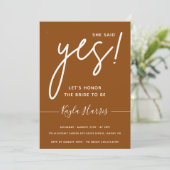 Sie sagte Ja Einfache Brautdusche Einladung (Stehend Vorderseite)