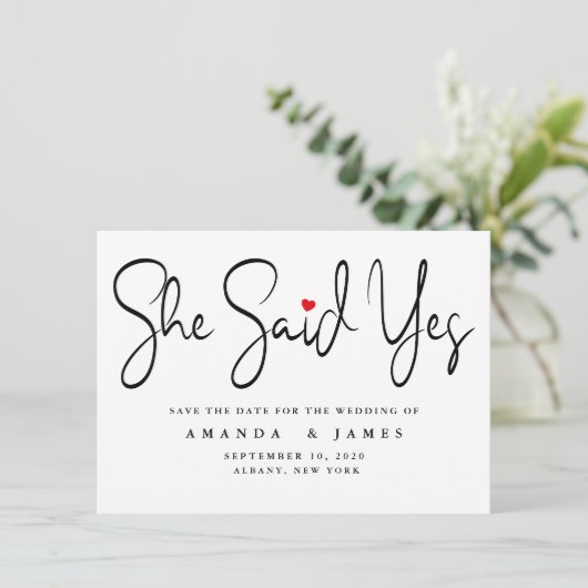 Sie sagte: Ja Einfache Minimalistische schwarze Sc Save The Date (Stehend Vorderseite)