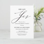 Sie sagte Ja Elegante Engagement Party Einladung (Stehend Vorderseite)