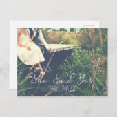 Sie sagte ja, elegante Typografie in Weiß Postkarte (Vorne/Hinten)