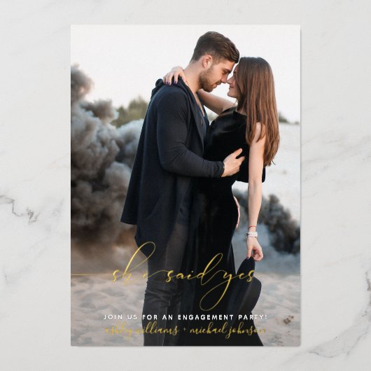 Sie sagte Ja, Engagement für das moderne Foto Folieneinladung (Vorderseite)